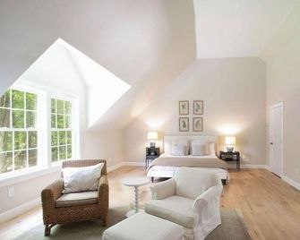 Escape & Explore! New Berkshires Farmhouse - Sheffield - Bedroom