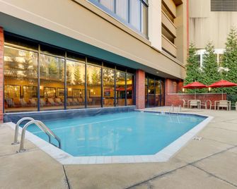 Drury Inn & Suites Columbus Convention Center - Columbus - Uima-allas