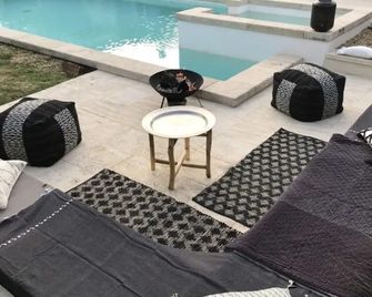 Mas Coeur Provence Calme Beauté Grand Parc - Pernes-les-Fontaines - Piscine