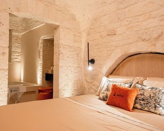 Naiira Luxury Trullo - jacuzzi and patio - Alberobello - Bedroom