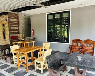 Koh Jum Bungalow & Hostel - Koh Jum - Sala de estar