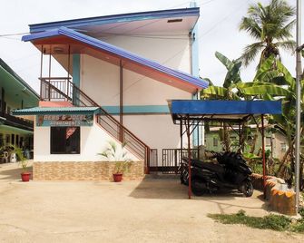 Cozy 2-bedroom apartment in charming Panglao with WiFi, AC - Panglao - Building