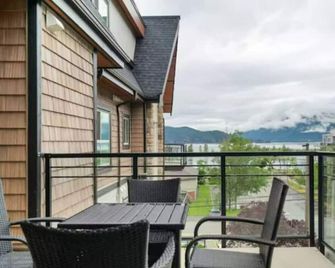 Mountain View Penthouse 7br Combo Unit Bliss - Hope - Balkon