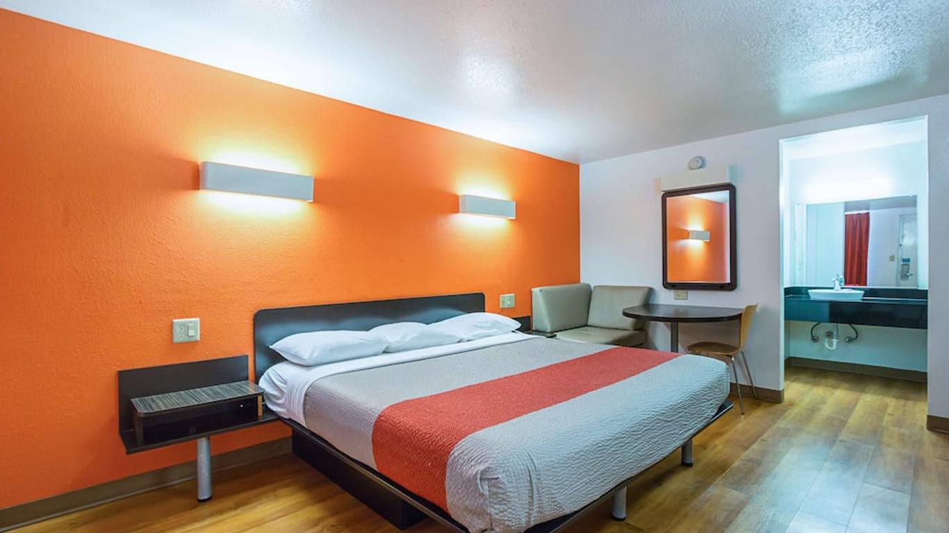 Motel 6-Round Rock, Tx