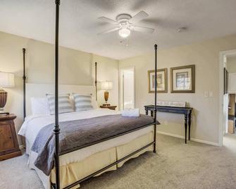 Iron View Hot Tub Fire Pit & Breathtaking Views - Colorado Springs
