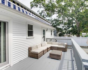Charming Somers Point House w/ Private Pool! - Somers Point - Balcony