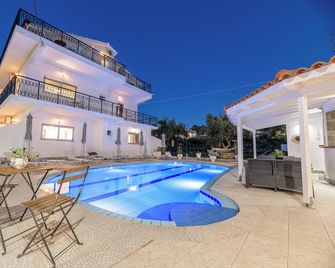 Denise Studios And Apartments - Alikanas - Pool