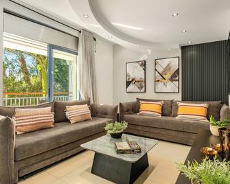 Royal Park Apartments Resort by Sea N Rent - Eilat - Huiskamer