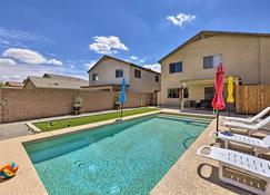 Updated Maricopa Retreat Less Than 2 Miles to Golf! - Maricopa - Πισίνα