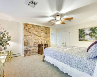 Golf Course On-Site Spacious Hollidaysbu - Hollidaysburg - Habitación