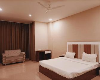Hotel Emperor Paradise - Bilāspur - Bedroom