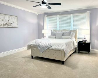 The Park House A 5 Bedroom Retreat w/Game Room & Fire Pit - Huntington - Habitación