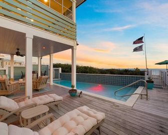 Pelican Place: Gulf Front 75ft Private Beach! Pool + Hot Tub! Elevator, Outdoor Kitchen, Green Egg - Rosemary Beach - Balcony