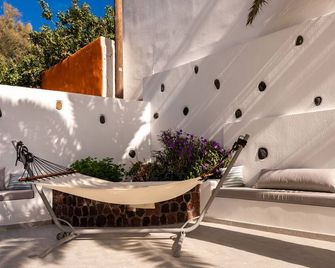 Stelios Place - Thera - Patio