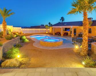 Bright Lake Havasu Home w/ New Backyard Oasis! - Lake Havasu City - Pool