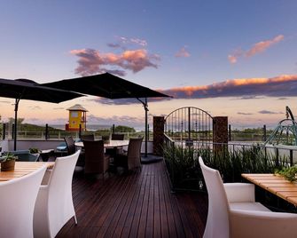 Villa d'Ozio Hotel e Cucina - Itajaí - Varanda