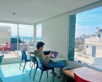 Viajero Montevideo Hostel - Montevideo - Balkon