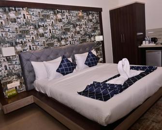 Hotel Shubhra Grand - Ghazīpur - Bedroom