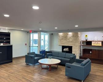 Baymont by Wyndham Dayton North - Dayton - Sala de estar