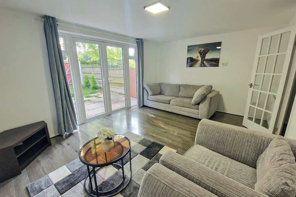 3 Bedroom Northenden Home by City Superh - Rostherne - סלון