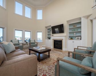 Lots of living space in this single family home in The Peninsula - Millsboro - Sala de estar