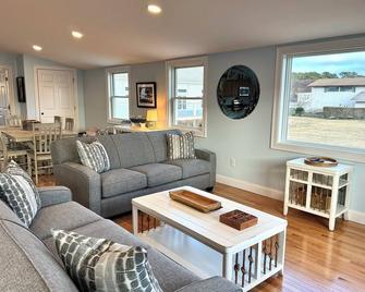 Top Mast Resort - North Truro - Salon
