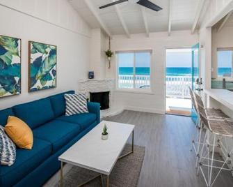 Pacific Villas: Unit 1 - Oceanside - Living room