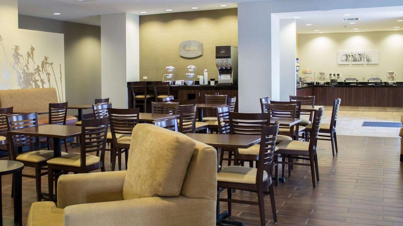 Sleep Inn and Suites Moundsville - Wheeling