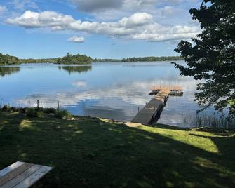 Cleaning Fee Waived For February 2025!!! (Will Be Refunded Once Booked) - Killaloe - Vista del exterior