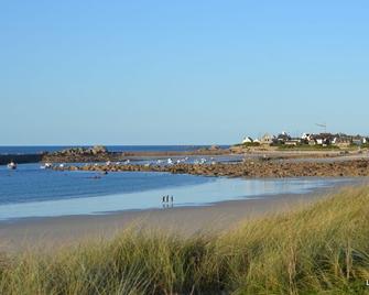 Holiday house with sea view - Plouescat - Plage