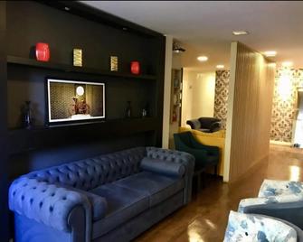 Eleganz Hostel & Suites - Gramado - Living room