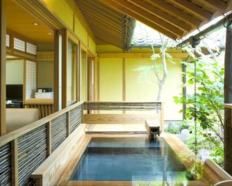Yufuin Santoukan - Yufu - Bathroom