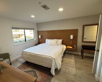 B&J Hotels - Roswell
