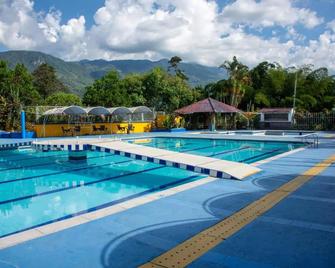 Hotel Karlaká Calarcá Quindio - Eje Cafetero - La Virginia - Piscina