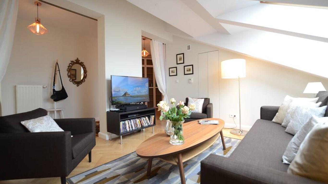 Crystal Suites Old Town