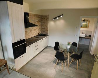 Piumaviola Beds & Apartments - Parma - Cucina