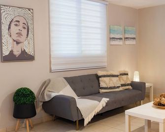 Luxury Beach Villa - Dorado - Living room