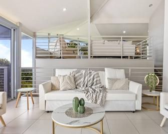 Relax in Buderim - water views - Buderim - Living room