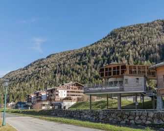 L'Ours Bleu B01 Ski-In at Vallorcine Shared Pool, Gym & Wellness - Vallorcine