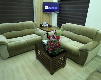 Balaji Regency Kanhangad - Kanhangad - Salon