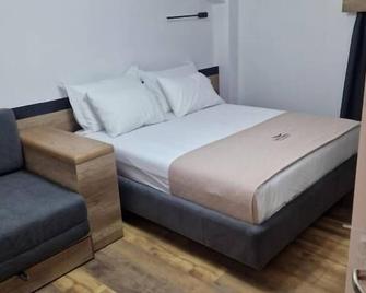 Lumi i Bardhe Hotel & Restaurant - Himare - Sypialnia