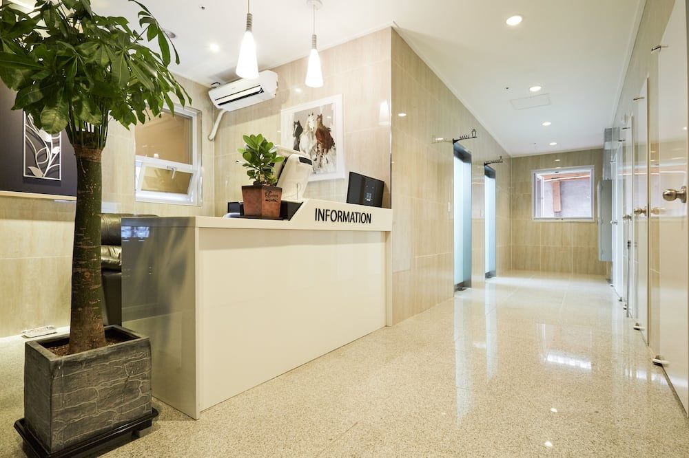 Top Hotel & Residence