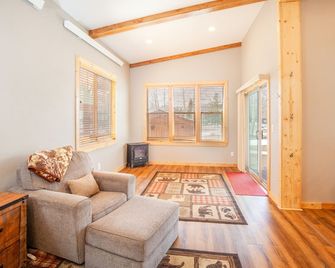 Chalet w 2nd Floor | Pool, Hot Tub - Breckenridge - Salon