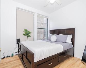 Updated, Prime Location, Parking Avail. - Lp - Chicago - Bedroom