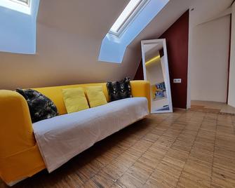 Alina's - Vienna - Living room