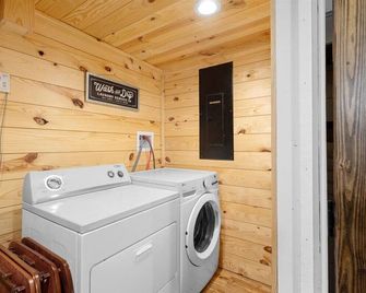 Only 10 minutes from I75 and the Ga National Fairgrounds in Perry - Montezuma - Laundry facility