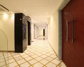 I Love Bell Bottoms - Vagator - Pasillo