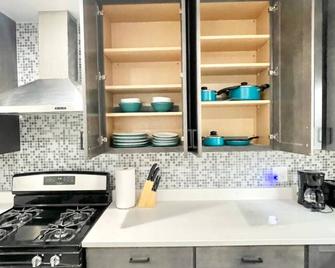 Spacious 3 Bed 1 Bath Apartment in West Rogers park - Chicago - Cucina