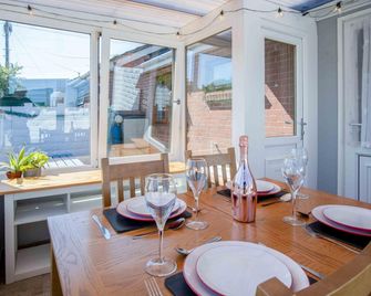 Cosy Cottage - 2 Bedroom Cottage - Mumbles - Swansea