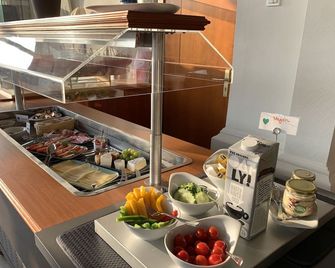 Seehotel Neue Liebe - קוקסהאבן - בופה